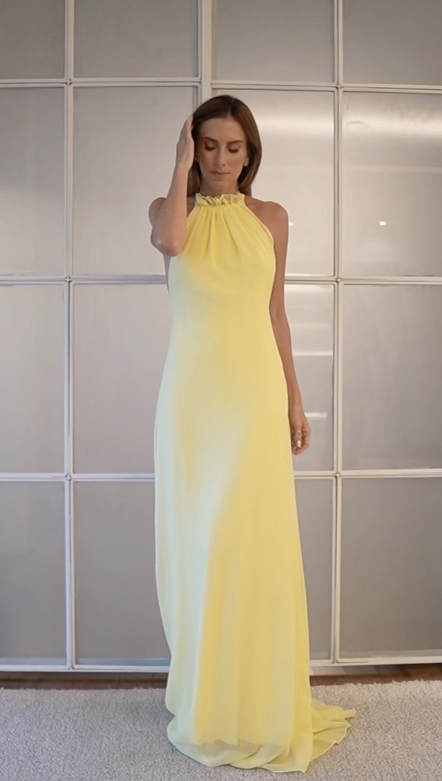 "Vestido Amarelo: A cor do verão que nunca sai de moda!"