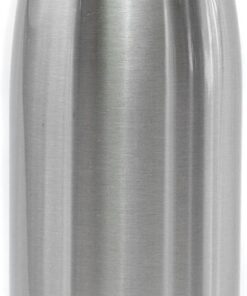 Garrafa térmica 500 ml de aço inox escovado prata com tampa rosqueável e anel de vedação preto, em pé sobre fundo branco